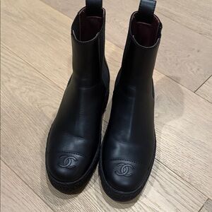 CHANEL Black Leather CC-Emblem Ankle Boots